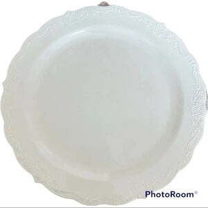 Kaya Tableware 7.5” Ivory Vintage Round Plastic Salad or Desert Plates 3 Packs